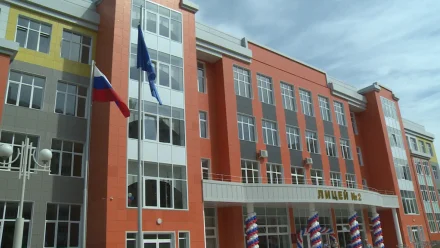 В Астрахани в здании лицея № 2 на 3-й Зеленгинской устранили потоп