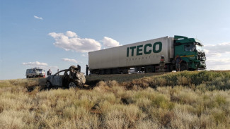 Трое взрослых и один ребёнок погибли в ДТП с “КамАЗом” в Астраханской области
