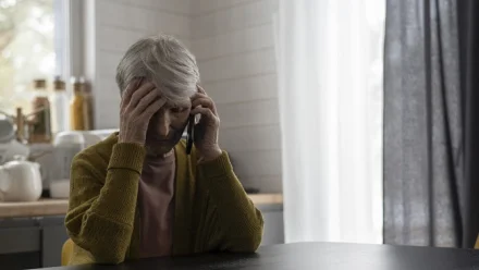 Пожилая астраханка перевела на счет мошенников около 5,9 млн рублей