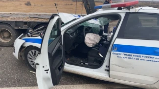 В Астрахани в ДТП со служебной машиной пострадал инспектор ДПС