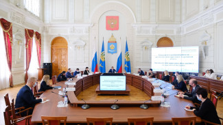 Губернатор Астраханской области поручил снизить коррупционные риски 