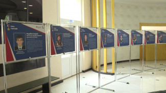 В АГТУ открылась выставка о современных героях России