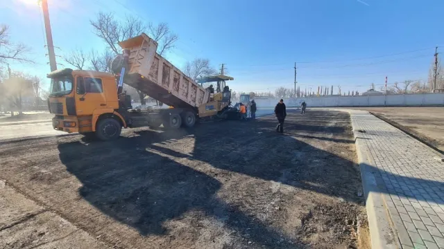 В Астрахани завершается обустройство разворотных площадок на Софьи Перовской и Савушкина