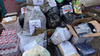 Волонтеры передали горсть земли с родного края астраханскому бойцу СВО 