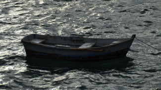 Под Астраханью пассажир пропал без вести после опрокидывания лодки 