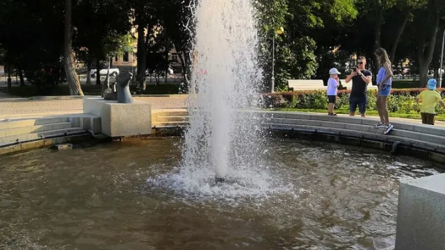 В Астрахани завершается ремонт фонтанов на площади Ленина