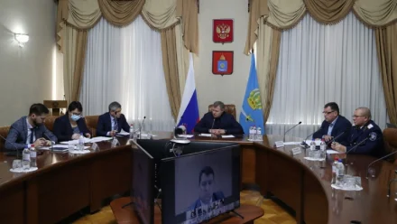 В Астрахани губернатор напомнил муниципалитетам об участии в программе капремонта школ