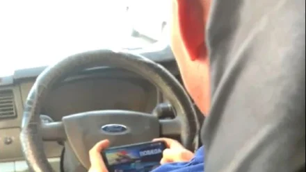 Астраханца наказали за игру на смартфоне за рулём и неисправный автобус