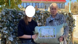 Представители астраханского соццентра сплели масксеть площадью 50 кв. метров