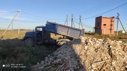 В селе Астраханской области выявили свалку строительного мусора