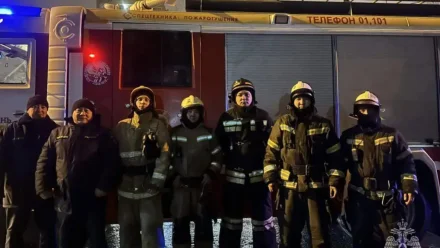 В Астрахани спасли 16-летнюю девушку и её кота из горящей квартиры