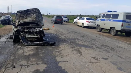 В астраханской полиции сообщили подробности ДТП с загоранием машины