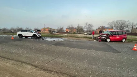 В Астрахани произошло ДТП с участием двух автоледи