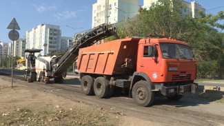 В Астрахани обновление аллеи на улице Барсовой завершат в августе