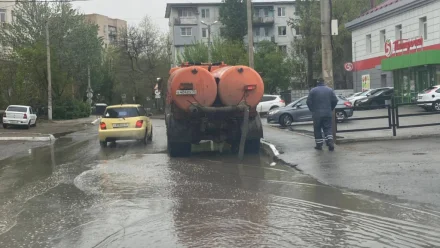 В Астрахани за ночь откачали 412 кубометров дождевой воды