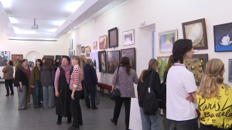 В Астрахани открылась выставка к юбилею художественного училища