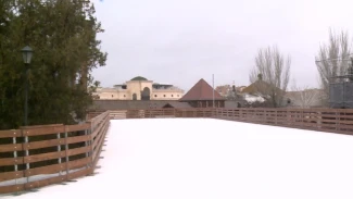 Как ведётся подготовка ледовых катков в Астраханском кремле