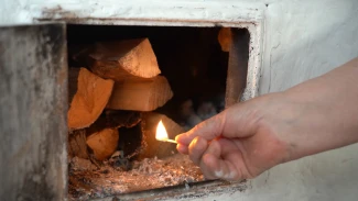 Жители астраханского села до сих пор топят печи в холода