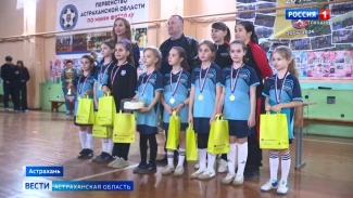 В Астрахани юные футболистки провели праздничный весенний турнир