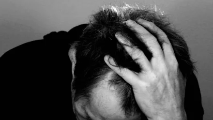 Пьяный астраханец поссорился с другом и 30 раз ударил его ножом