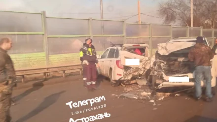 В Астрахани в ДТП на Милицейском мосту пострадала 53-летняя женщина