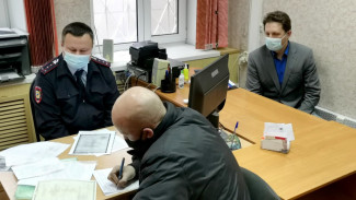 В Астрахани полицейские помогают мужчине, который живёт без паспорта