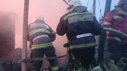 В Астрахани в жилом доме ликвидировали пожар площадью 400 кв. м