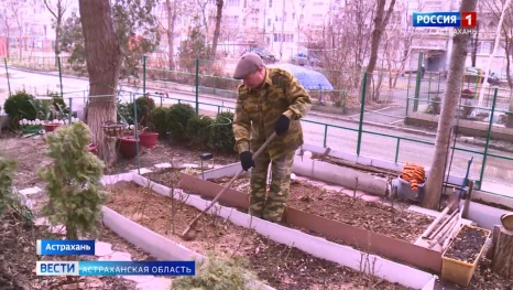 Астраханцы улучшают придомовые территории