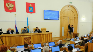 Дума Астраханской области рассмотрит законопроекты о дополнительных мерах поддержки детей-сирот и семей военнослужащих 