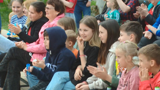 Астраханские общественники поздравили ребят из Мариуполя с Днём защиты детей