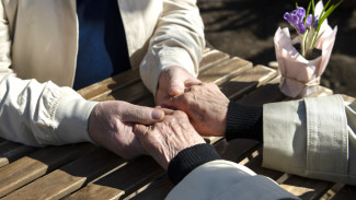 В марте в Астрахани заключили брак 75-летний жених и 71-летняя невеста