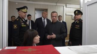 Дмитрий Медведев ознакомился с работой астраханского областного военкомата