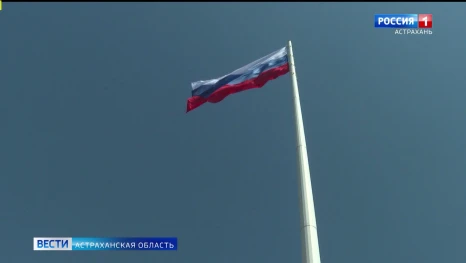 Как заменяли главный символ страны в преддверии Дня Государственного флага