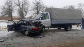 Водитель Toyota Corolla погиб в ДТП в Астраханской области