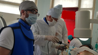 Астраханские врачи помогли родить женщине с камнями в почках 