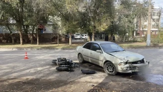 В Трусовском районе Астрахани в ДТП пострадал мотоциклист