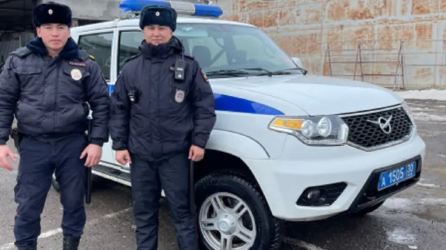 В Астрахани сотрудники полиции спасли щенка