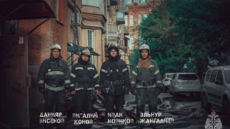 Астраханские огнеборцы спасли на пожаре 28 жильцов 
