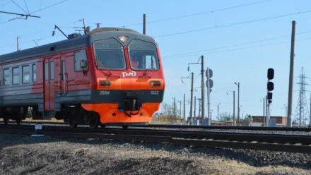 Для астраханских дачников электричка будет делать допостановку