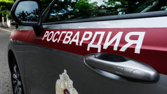 Росгвардейцы оказали помощь астраханцу, получившему солнечный удар