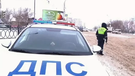 В Астрахани полицейские помогли мужчине с приступом эпилепсии добраться до больницы