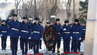 В Астрахани почтили память защитников Отечества