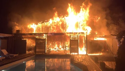 В Астрахани ночью сгорел жилой дом на площади 168 квадратных метров