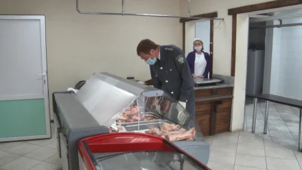 Россельхознадзор выявил нарушения в магазине Астраханского мясокомбината