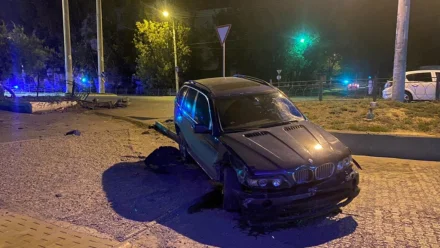 В Астрахани на улице Н. Островского водитель BMW насмерть сбил 46-летнюю женщину