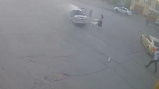 В Астрахани около заправки взорвался автомобиль
