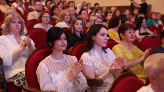 Игорь Бабушкин поздравил астраханских медработников с профессиональным праздником