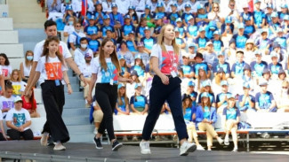 Астраханские школьники получили по 200 тысяч рублей на обучение