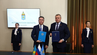 Глава Астраханской области подписал план сотрудничества с Атырауской областью