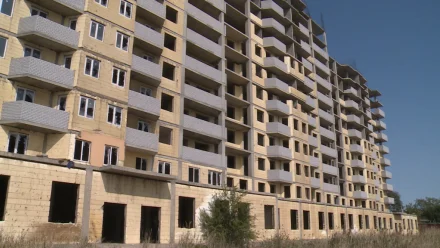 Когда достроят проблемный дом на улице Студенческой в Астрахани
